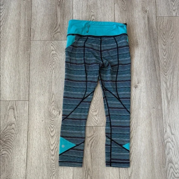 Lululemon Vibrant Teal and Gray Leggings with pockets - Picture 4 of 4